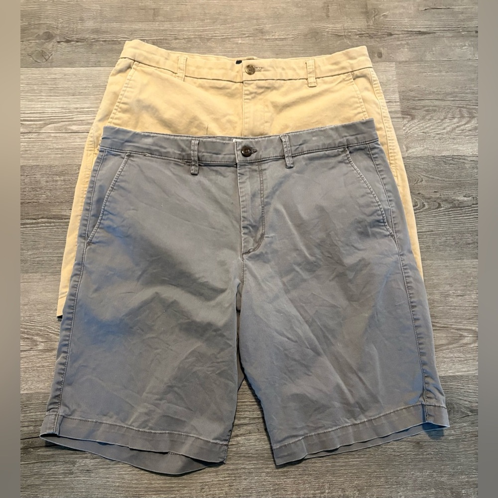 Chaps & Gap Two-Pack Flat Front Shorts in Gray and Tan. Men size 34 Waist